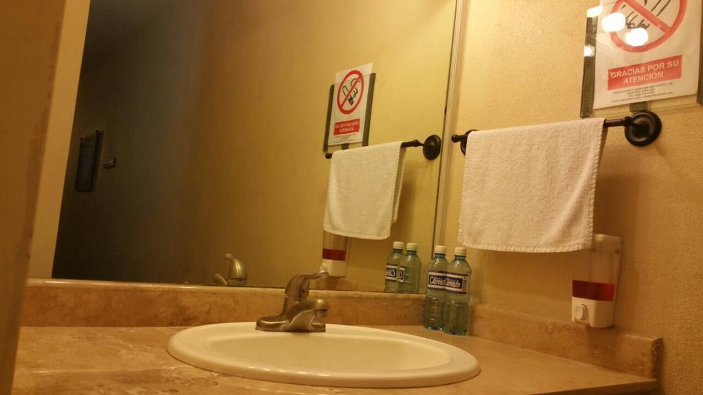Hotel Estrella Matamoros  Exteriör bild